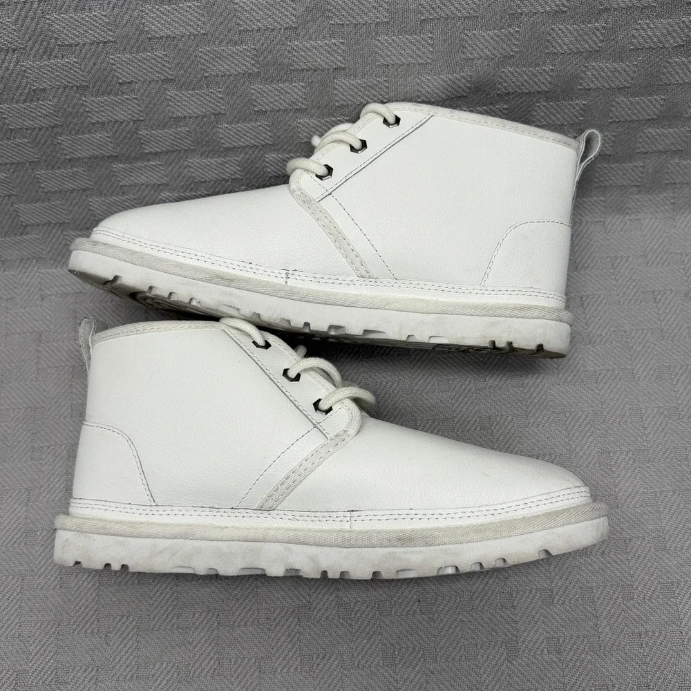 UGG Chukka Boots Mens Size 7 White Leather Logo Ankle Shearling Lined 1129470